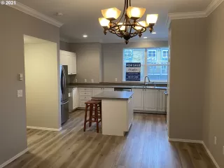 Photo #6: 21452607 Listing