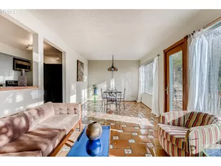 Photo #5: 21453367 Listing