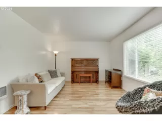 Photo #4: 21454897 Listing