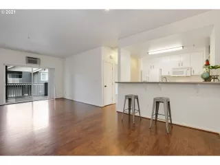 Photo #2: 21454921 Listing