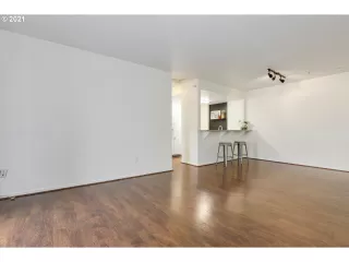 Photo #4: 21454921 Listing