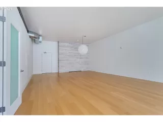 Photo #3: 21455274 Listing