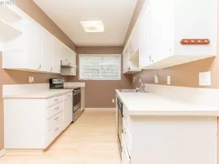 Photo #4: 21458736 Listing