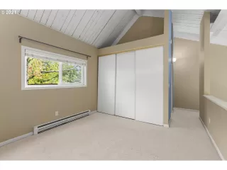 Photo #4: 21460149 Listing