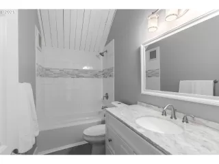 Photo #6: 21460149 Listing