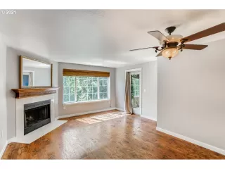 Photo #5: 21460180 Listing