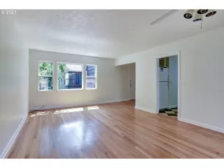 Photo #4: 21461042 Listing