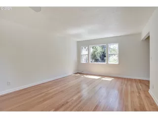 Photo #5: 21461042 Listing