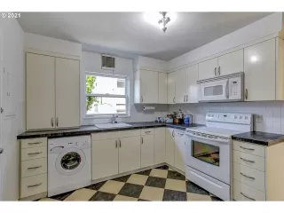 Photo #6: 21461042 Listing