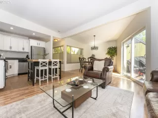 Photo #4: 21461606 Listing