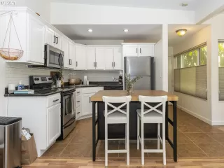 Photo #5: 21461606 Listing