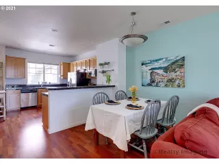 Photo #6: 21461842 Listing