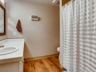 Photo #4: 21463329 Listing