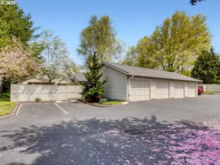 Photo #5: 21463329 Listing