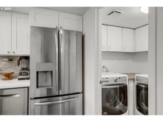 Photo #6: 21463536 Listing