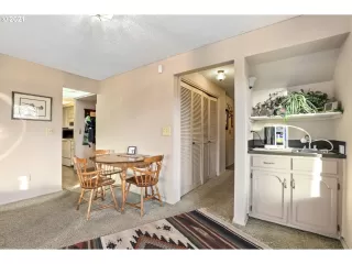 Photo #4: 21463801 Listing