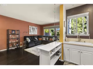 Photo #6: 21465570 Listing 