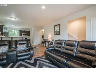 Photo #5: 21465891 Listing