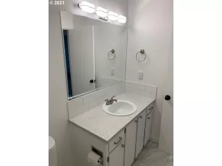 Photo #5: 21465926 Listing