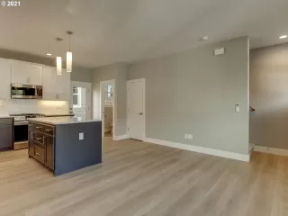 Photo #3: 21466109 Listing