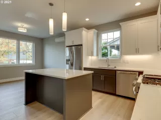 Photo #5: 21466109 Listing