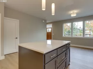 Photo #6: 21466109 Listing