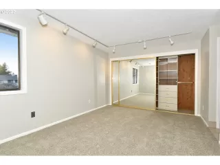 Photo #5: 21467005 Listing