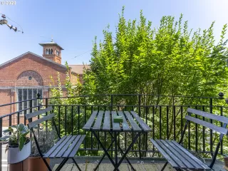 Photo #2: 21467679 Listing