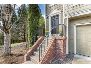 Photo #2: 21467795 Listing