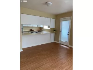 Photo #6: 21468804 Listing