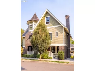 Click for more information on MLS # 21470663 : 133 SW GIBBS ST #12 More Details about MLS # 21470663 : 133 SW GIBBS ST #12