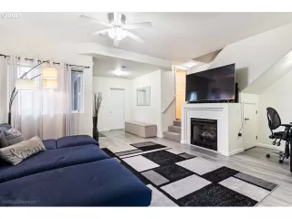 Photo #5: 21470778 Listing