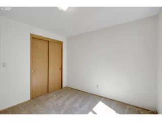 Photo #5: 21470996 Listing