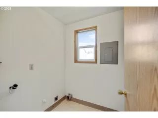 Photo #6: 21470996 Listing