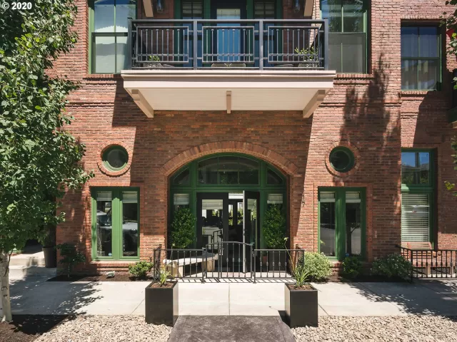 MLS: 21471683 Condo For Sale