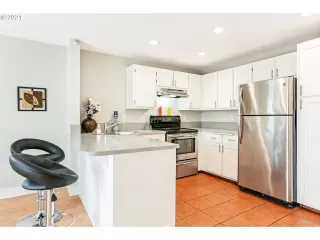 Photo #5: 21471802 Listing