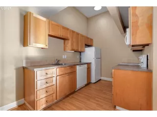 Photo #4: 21471907 Listing