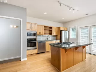 Photo #5: 21472208 Listing