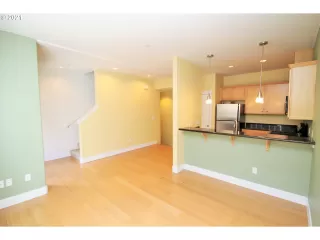 Photo #5: 21474225 Listing