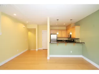 Photo #6: 21474225 Listing