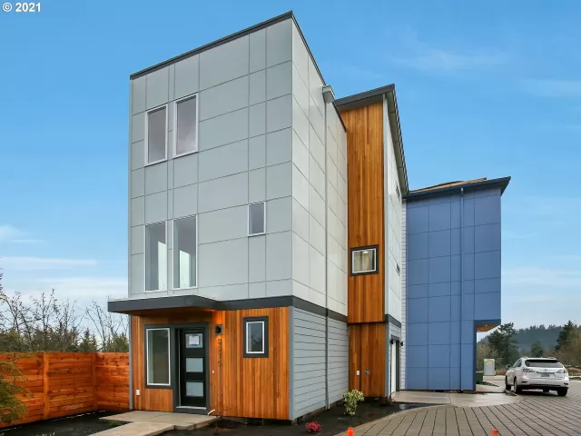 MLS: 21475292 Condo For Sale