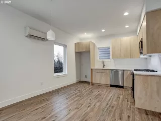 Photo #5: 21475292 Listing