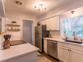 Photo #2: 21477136 Listing