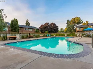 Photo #4: 21477136 Listing