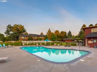 Photo #5: 21477136 Listing