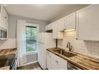 Photo #4: 21478491 Listing