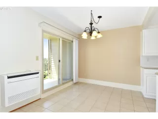 Photo #4: 21480404 Listing