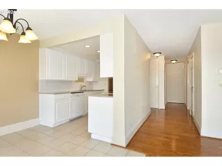 Photo #5: 21480404 Listing