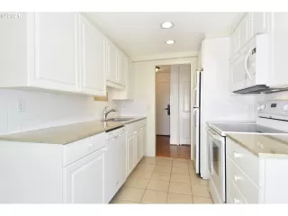 Photo #6: 21480404 Listing