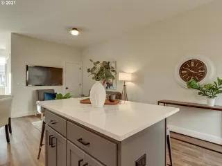 Photo #5: 21480936 Listing